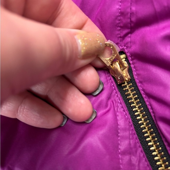 Juicy Couture Vest Fuchsia Purple Gold Zip Faux Fur Removable Hood Size Medium - Picture 6 of 10